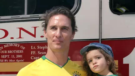 Vedete și copii în ținute asortate: cui îi stă mai bine?