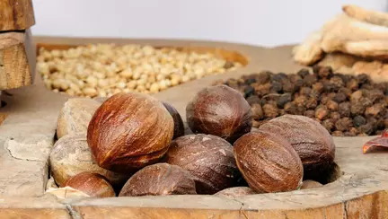 Farmacia din bucătătărie: ce tratezi cu nucșoară