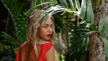 Beyoncé: roșu pasional!