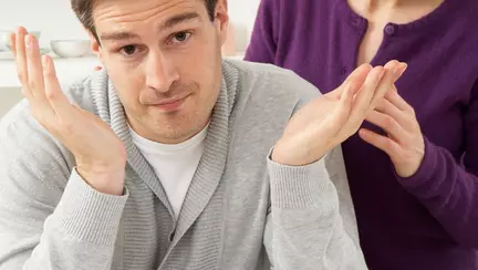 Ești cicălitoare? Cum să scapi de prostul obicei