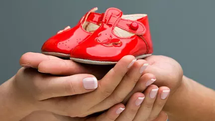 8 moduri haioase să îi spui că ești însărcinată!