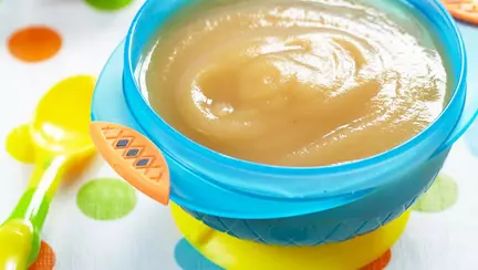 Alimentația bebelușului: de ce să-i prepari tu mâncarea 