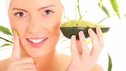 Frumusețe : 3 rețete de mască antirid