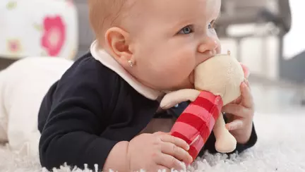 Cum îngrijești dinții de lapte