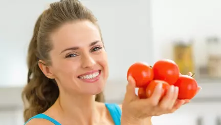 De ce e bine să mănânci roșii