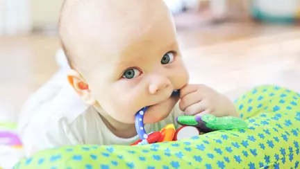 Cum știi dacă îi ies dințișorii