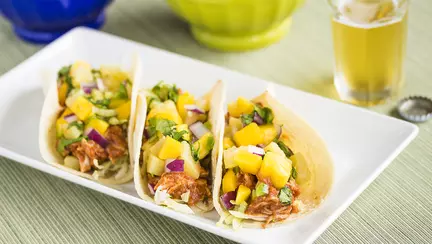 Tortilla cu pui și mango