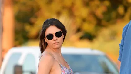 Mila Kunis se pregătește pentru naștere