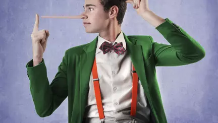 Top 5 minciuni pe care bărbații le spun femeilor