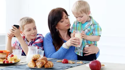 Formează-i obiceiuri alimentare sănătoase de mic 