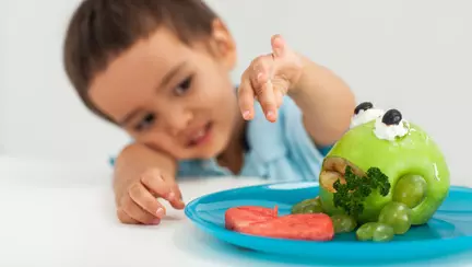 Cum îl faci să mănânce când face mofturi