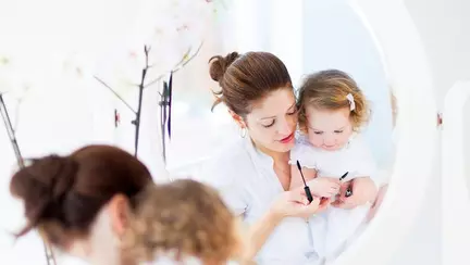 4 trucuri de frumusețe pentru mama ocupată