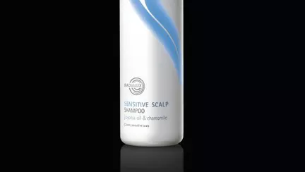 Protejează scalpul sensibil     