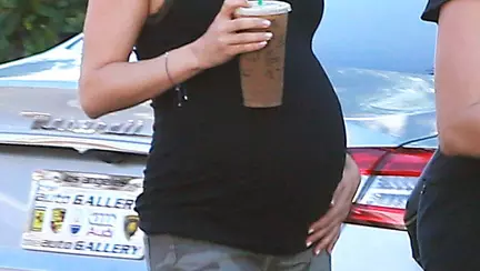 Mila Kunis naște ”în familie”