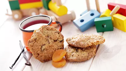 Desert sănătos: prăjiturele de ovăz cu caise uscate