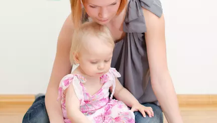 Cum stimulezi dezvoltarea simțurilor bebelușului