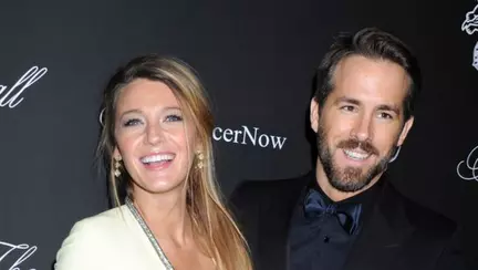 Blake Lively - sexy cu burtică