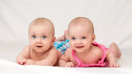 8 trucuri pentru o mamă de gemeni