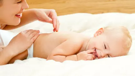 Cum să faci corect masajul bebelușului