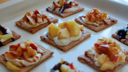 Plăcintă cu mere gata în 3 minute