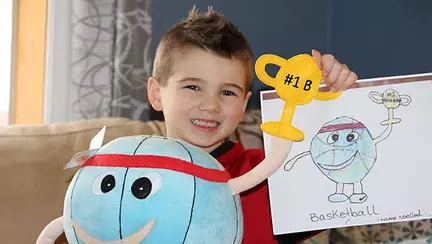 Desenele copiilor transformate în jucării de pluş