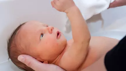 Prima baie a bebelușului