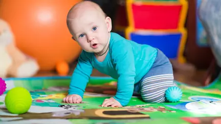6-12 luni: cum se dezvoltă bebelușul