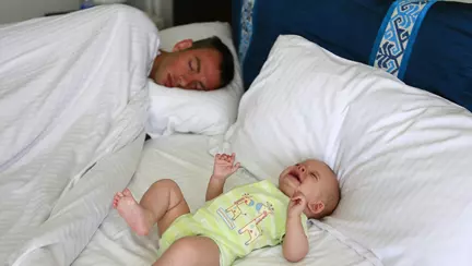 De ce se trezește cu noaptea în cap