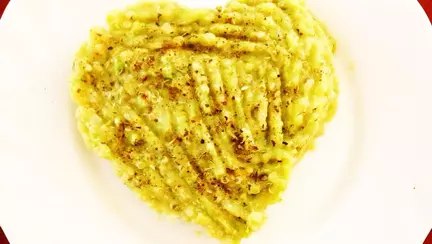 Piure de quinoa, avocado și dovlecel după rețeta lui Carmen Brumă