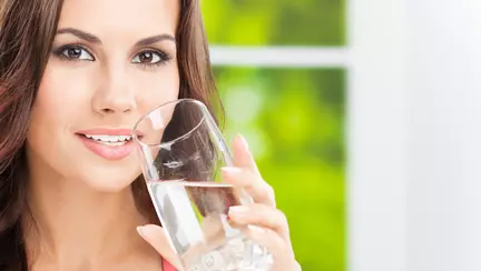 6 boli pe care le vindeci cu apă