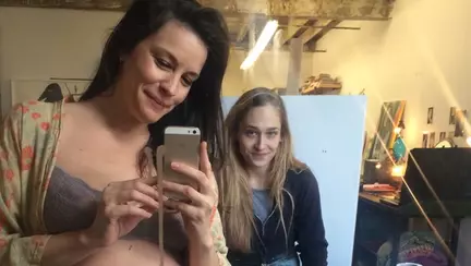 Liv Tyler cu burtica la vedere (din nou)