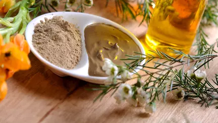 Remedii naturale pentru sâni lăsaţi