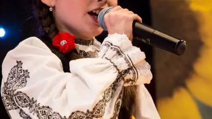 Daciana îşi trăieşte copilăria pe scenă