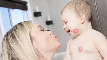 Iti pupi copilul pe gura?