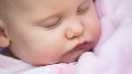 Cum si-a pierdut un bebelus vederea din cauza unei fotografii