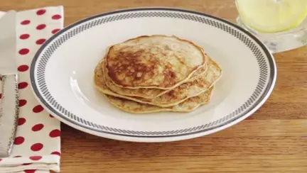 Clătite sănătoase pentru copii. Rețetă rapidă, din 2 ingrediente, fără făină