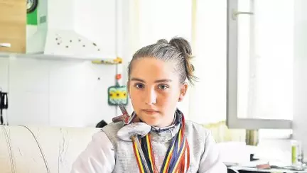 Fetiţa a cărei «păpuşă» preferată e floreta