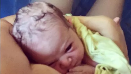 Imagini uimitoare. Cum arată o naștere acasă