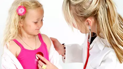 S-a votat! Părinții au dreptul la zile libere de la serviciu pentru a duce copilul la medic