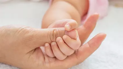 Ce nu trebuie sa faci cand vizitezi in nou-nascut