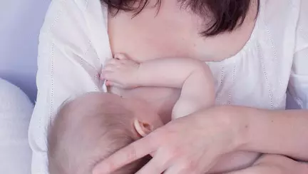 Mitul despre alăptarea la sân care a fost demontat