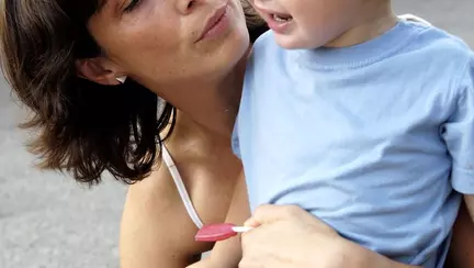 8 moduri de a-i spune ”Nu” copilului fără a rosti acest cuvânt