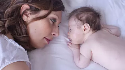 25 de lucruri pe care le gândesc proaspetele mămici