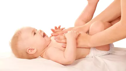 Scapa-ti copilul de colici si de problemele cu burtica