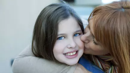 10 lucruri pe care sa i le spui fiicei tale inainte sa implineasca 10 ani