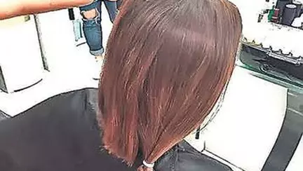 M-am tuns scurt după 18 ani și nu regret. Copiii bolnavi au nevoie de părul meu mai mult decât am eu