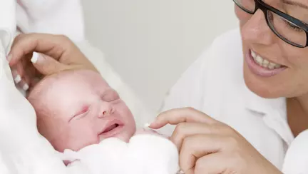 Atenție! Când nu trebuie să vizitezi un nou-născut
