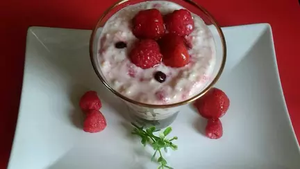 Desert sau mic dejun delicios, sănătos și rapid. Hrișcă sau bulgur cu iaurt și fructe