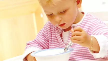 5 cuvinte care fac minuni dacă ai un copil mofturos la mâncare