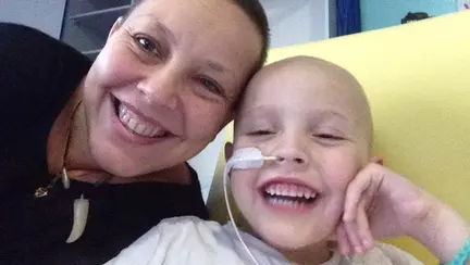 Un copil de patru ani avea cancer, dar medicii i-au spus că este constipat. Gestul emoționant al mamei